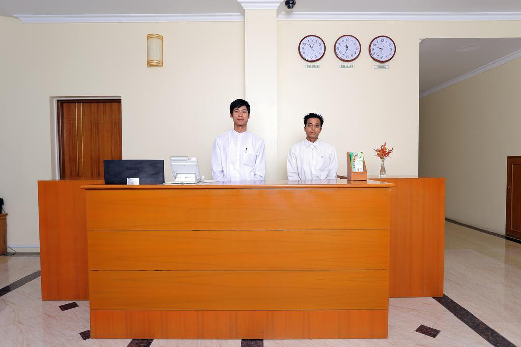 Apex Hotel Naypyidaw Esterno foto