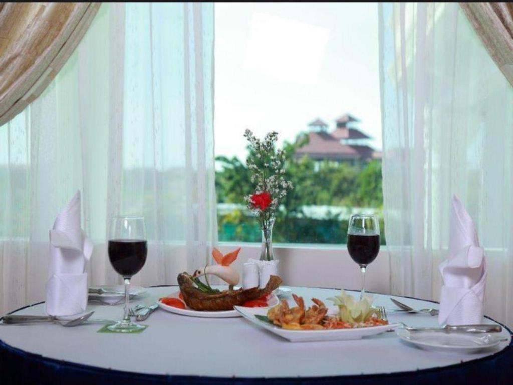 Apex Hotel Naypyidaw Esterno foto